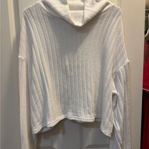 Like New White Oversized Turtleneck Cropped Soft Ribbed Sweater